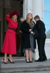 Den Haag 8 december 2021
Prinses Amalia arriveert voor de buitengewone vergadering van de Raad van State. Naast de prinses waren ook koning Willem Alexander en koningin Maxima bij de buitengewone vergadering aanwezig.
Na de vergadering ging Amalia in de tuin een boom planten.