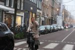 Amsterdam 4 december 2021
Prinses Marilene op de fiets op de pc hooftstraat