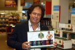 Elst 15 december 2021
Rene Leblanc en zijn vouw in de Albert Heijn met zijn bier .
