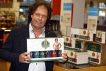 Elst 15 december 2021
Rene Leblanc en zijn vouw in de Albert Heijn met zijn bier .