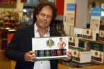 Elst 15 december 2021
Rene Leblanc en zijn vouw in de Albert Heijn met zijn bier .
