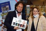 Elst 15 december 2021
Rene Leblanc en zijn vouw in de Albert Heijn met zijn bier .