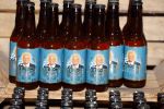 Elst 15 december 2021
Rene Leblanc en zijn vouw in de Albert Heijn met zijn bier .