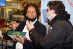 Elst 15 december 2021
Rene Leblanc en zijn vouw in de Albert Heijn met zijn bier .
