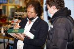 Elst 15 december 2021
Rene Leblanc en zijn vouw in de Albert Heijn met zijn bier .