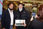 Elst 15 december 2021
Rene Leblanc en zijn vouw in de Albert Heijn met zijn bier .