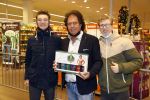 Elst 15 december 2021
Rene Leblanc en zijn vouw in de Albert Heijn met zijn bier .