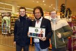 Elst 15 december 2021
Rene Leblanc en zijn vouw in de Albert Heijn met zijn bier .