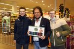 Elst 15 december 2021
Rene Leblanc en zijn vouw in de Albert Heijn met zijn bier .
