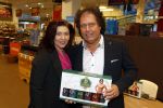 Elst 15 december 2021
Rene Leblanc en zijn vouw in de Albert Heijn met zijn bier .