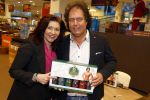 Elst 15 december 2021
Rene Leblanc en zijn vouw in de Albert Heijn met zijn bier .