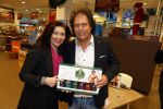 Elst 15 december 2021
Rene Leblanc en zijn vouw in de Albert Heijn met zijn bier .