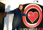 Amsterdam 21 december 2021
Robert ten Brink en zijn vrouw bij opnames all you need is love op museumplein.