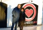 Amsterdam 21 december 2021
Robert ten Brink en zijn vrouw bij opnames all you need is love op museumplein.