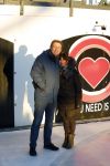 Amsterdam 21 december 2021
Robert ten Brink en zijn vrouw bij opnames all you need is love op museumplein.