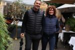 Amsterdam 4 december 2021
Ruud Gullit en zijn vriendin Karin de Rooij in Amsterdam zuid