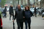 Amsterdam 4 december 2021
Ruud Gullit en zijn vriendin Karin de Rooij in Amsterdam zuid
