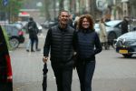 Amsterdam 4 december 2021
Ruud Gullit en zijn vriendin Karin de Rooij in Amsterdam zuid