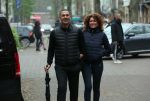 Amsterdam 4 december 2021
Ruud Gullit en zijn vriendin Karin de Rooij in Amsterdam zuid