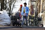 Amsterdam 3 januari 2021
Sander lantinga en zijn vrouw Tessel v d Lugt voor het eerst wandelen met hun dochtertje Lexi . Ook hun andere dochter Cato is erbij.
