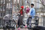 Amsterdam 3 januari 2021
Sander lantinga en zijn vrouw Tessel v d Lugt voor het eerst wandelen met hun dochtertje Lexi . Ook hun andere dochter Cato is erbij.