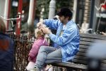 Amsterdam 3 januari 2021
Sander lantinga en zijn vrouw Tessel v d Lugt voor het eerst wandelen met hun dochtertje Lexi . Ook hun andere dochter Cato is erbij.