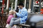 Amsterdam 3 januari 2021
Sander lantinga en zijn vrouw Tessel v d Lugt voor het eerst wandelen met hun dochtertje Lexi . Ook hun andere dochter Cato is erbij.