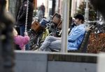 Amsterdam 3 januari 2021
Sander lantinga en zijn vrouw Tessel v d Lugt voor het eerst wandelen met hun dochtertje Lexi . Ook hun andere dochter Cato is erbij.