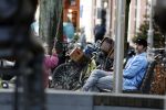 Amsterdam 3 januari 2021
Sander lantinga en zijn vrouw Tessel v d Lugt voor het eerst wandelen met hun dochtertje Lexi . Ook hun andere dochter Cato is erbij.