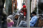 Amsterdam 3 januari 2021
Sander lantinga en zijn vrouw Tessel v d Lugt voor het eerst wandelen met hun dochtertje Lexi . Ook hun andere dochter Cato is erbij.