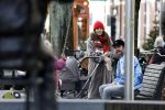 Amsterdam 3 januari 2021
Sander lantinga en zijn vrouw Tessel v d Lugt voor het eerst wandelen met hun dochtertje Lexi . Ook hun andere dochter Cato is erbij.