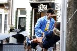 Amsterdam 3 januari 2021
Sander lantinga en zijn vrouw Tessel v d Lugt voor het eerst wandelen met hun dochtertje Lexi . Ook hun andere dochter Cato is erbij.