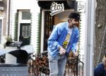 Amsterdam 3 januari 2021
Sander lantinga en zijn vrouw Tessel v d Lugt voor het eerst wandelen met hun dochtertje Lexi . Ook hun andere dochter Cato is erbij.