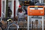 Amsterdam 3 januari 2021
Sander lantinga en zijn vrouw Tessel v d Lugt voor het eerst wandelen met hun dochtertje Lexi . Ook hun andere dochter Cato is erbij.