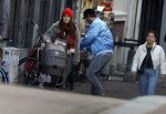 Amsterdam 3 januari 2021
Sander lantinga en zijn vrouw Tessel v d Lugt voor het eerst wandelen met hun dochtertje Lexi . Ook hun andere dochter Cato is erbij.