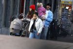 Amsterdam 3 januari 2021
Sander lantinga en zijn vrouw Tessel v d Lugt voor het eerst wandelen met hun dochtertje Lexi . Ook hun andere dochter Cato is erbij.