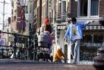 Amsterdam 3 januari 2021
Sander lantiga en zijn vrouw aan het wandelen met hun dochter en baby