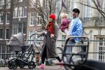 Amsterdam 3 januari 2021
Sander lantiga en zijn vrouw aan het wandelen met hun dochter en baby