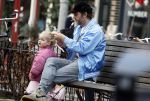 Amsterdam 3 januari 2021
Sander lantiga en zijn vrouw aan het wandelen met hun dochter en baby