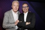 Hilversum 9 januari 2023
Arjan Lubach wordt bij beeld en Geluid gekozen tot mediapersoon van 2022. Andre v Duin reikt hem de prijs uit .