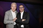 Hilversum 9 januari 2023
Arjan Lubach wordt bij beeld en Geluid gekozen tot mediapersoon van 2022. Andre v Duin reikt hem de prijs uit .