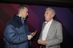 Hilversum 9 januari 2023
Arjan Lubach wordt bij beeld en Geluid gekozen tot mediapersoon van 2022. Andre v Duin reikt hem de prijs uit . Andre met Nick Dijkman
