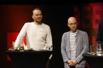 Hilversum 9 januari 2023
Arjan Lubach wordt bij beeld en Geluid gekozen tot mediapersoon van 2022. Andre v Duin reikt hem de prijs uit .