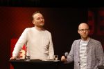 Hilversum 9 januari 2023
Arjan Lubach wordt bij beeld en Geluid gekozen tot mediapersoon van 2022. Andre v Duin reikt hem de prijs uit .