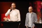 Hilversum 9 januari 2023
Arjan Lubach wordt bij beeld en Geluid gekozen tot mediapersoon van 2022. Andre v Duin reikt hem de prijs uit .