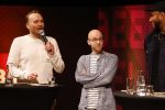 Hilversum 9 januari 2023
Arjan Lubach wordt bij beeld en Geluid gekozen tot mediapersoon van 2022. Andre v Duin reikt hem de prijs uit .