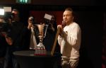 Hilversum 9 januari 2023
Arjan Lubach wordt bij beeld en Geluid gekozen tot mediapersoon van 2022. Andre v Duin reikt hem de prijs uit .