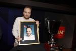 Hilversum 9 januari 2023
Arjan Lubach wordt bij beeld en Geluid gekozen tot mediapersoon van 2022. Andre v Duin reikt hem de prijs uit .