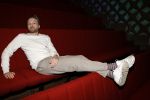 Hilversum 9 januari 2023
Arjan Lubach wordt bij beeld en Geluid gekozen tot mediapersoon van 2022. Andre v Duin reikt hem de prijs uit .