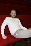 Hilversum 9 januari 2023
Arjan Lubach wordt bij beeld en Geluid gekozen tot mediapersoon van 2022. Andre v Duin reikt hem de prijs uit .